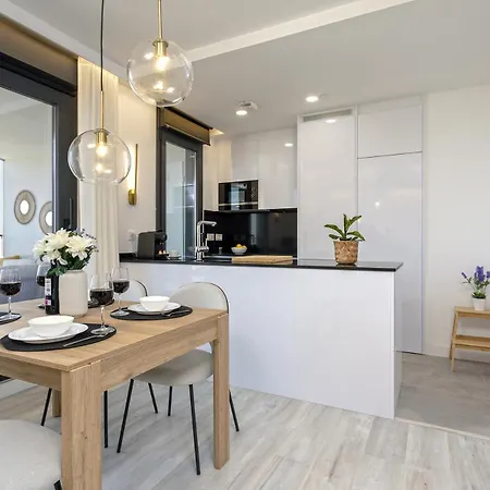 -malagasunapts-urbansky Crazy Views Apartment